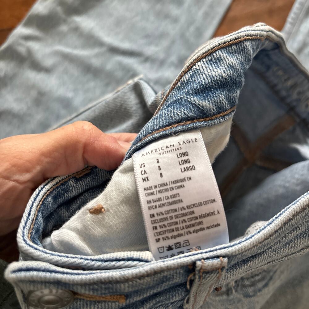 American Eagle Highest Rise Mom Jeans Light Blue Distressed Ripped Women‎ 8 long - Picture 6 of 14